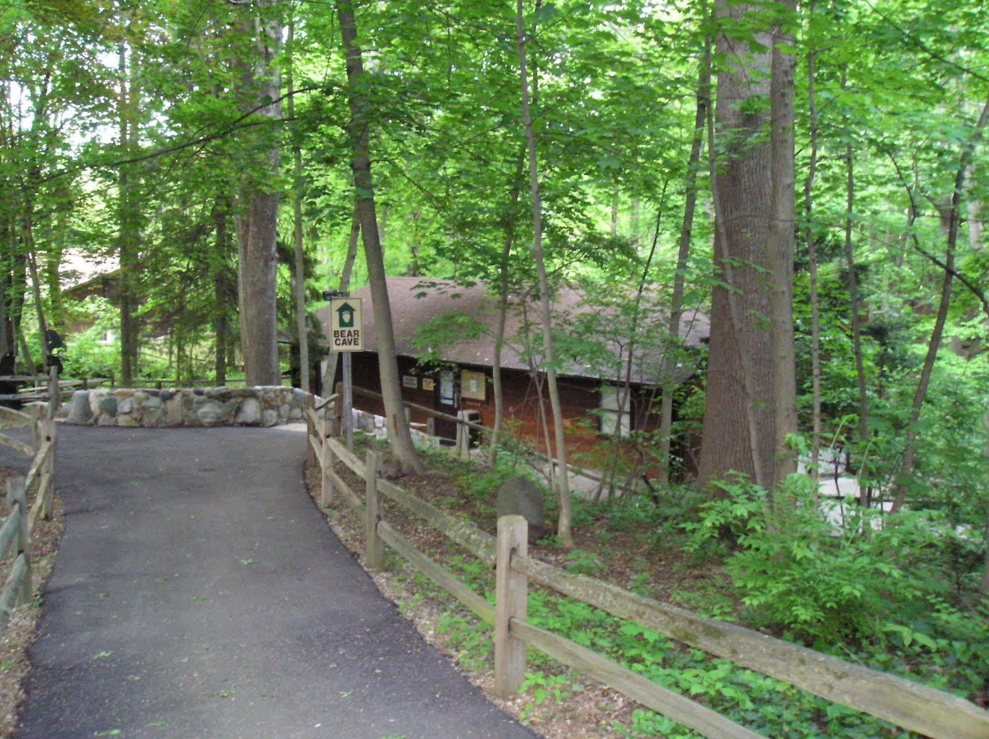 Bear Cave Rv Campground Buchanan 外观 照片
